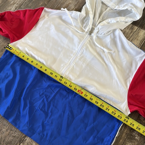 Coca-Cola Women or men
Windbreaker Jacket Size 2XL
Lightweight Pullover hood - Picture 15 of 15